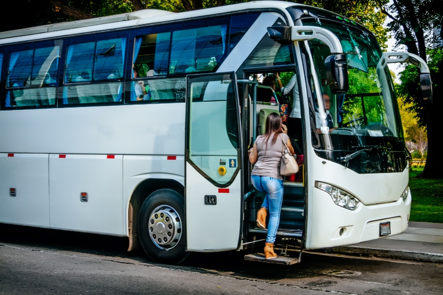 Comparing Public Transport and Car Rentals for Tourists In Jamaica